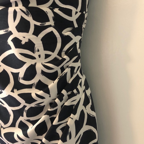 Like new body con dress - Picture 6 of 7